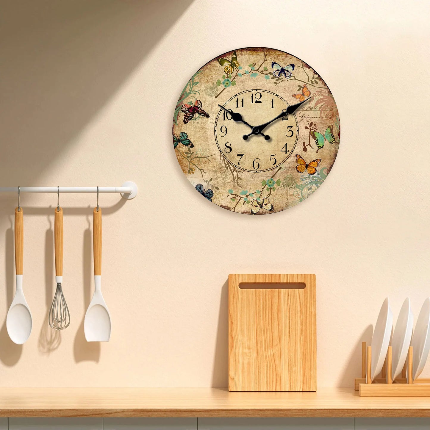 Horloge Murale Rétro en Bois Fleurs et Papillons Colorés