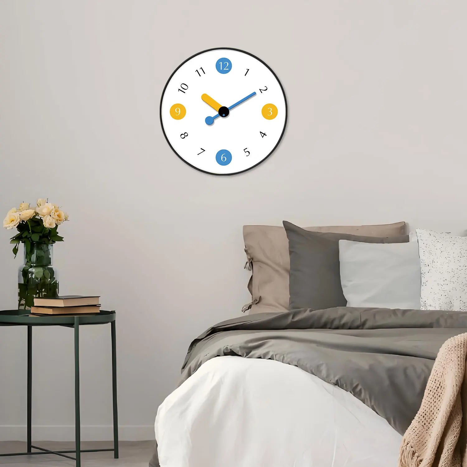 Petite Horloge Murale Chiffres Jaune et Bleu