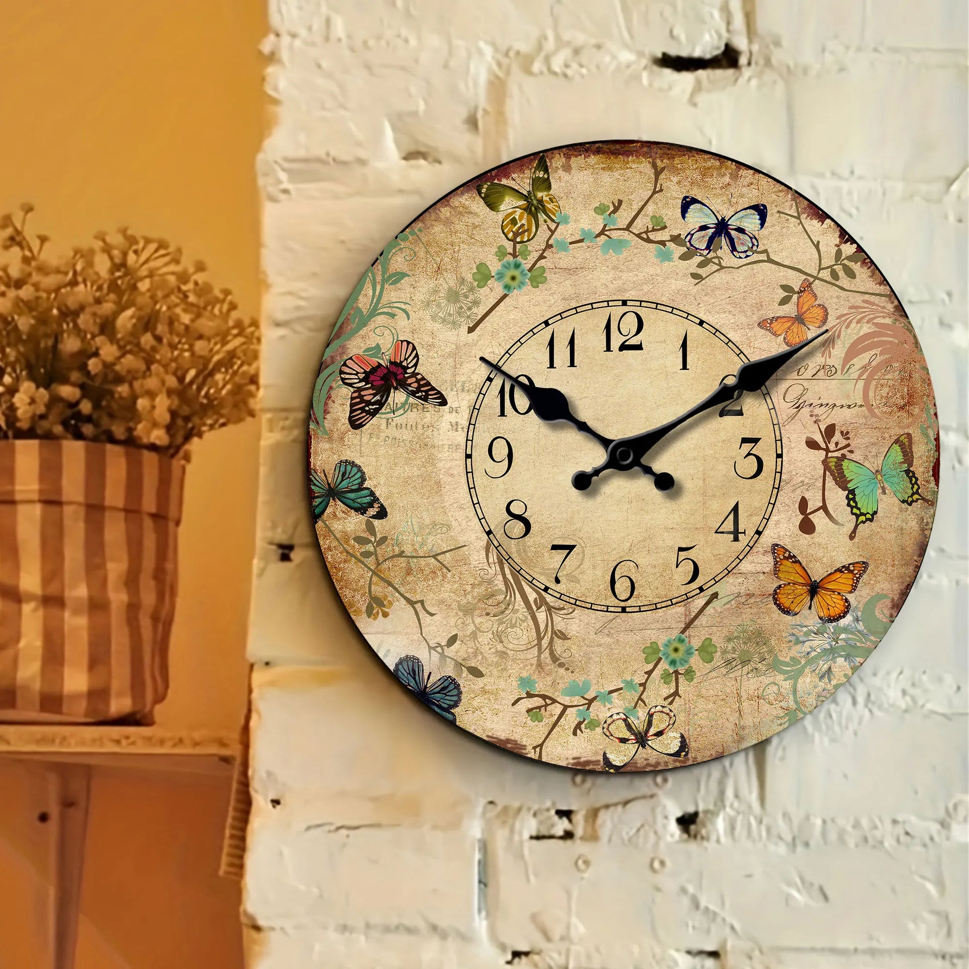 Horloge Murale Rétro en Bois Fleurs et Papillons Colorés