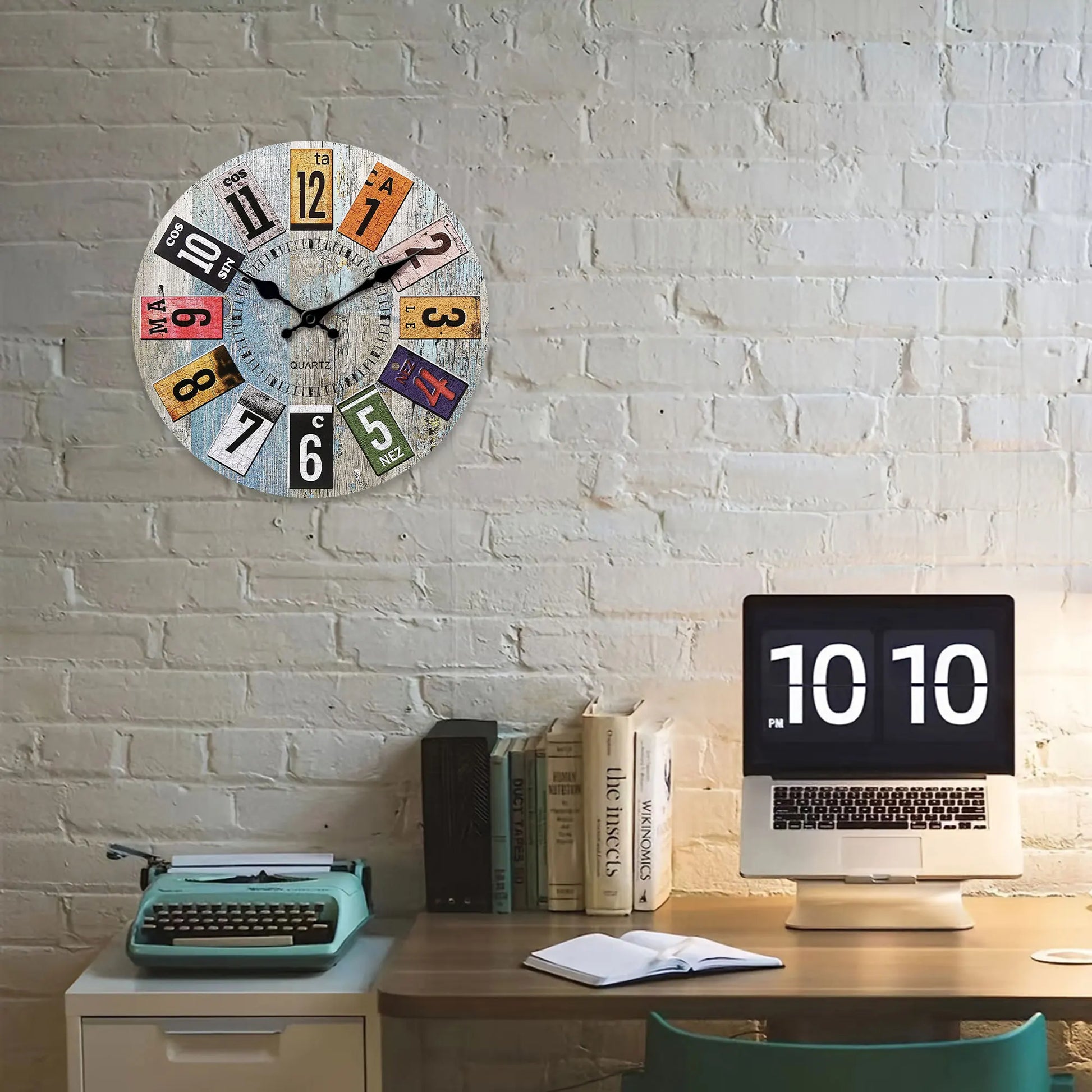 Horloge Murale Scandinave Bois Bleu Chiffres Colorés