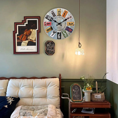 Horloge Murale Scandinave Bois Bleu Chiffres Colorés